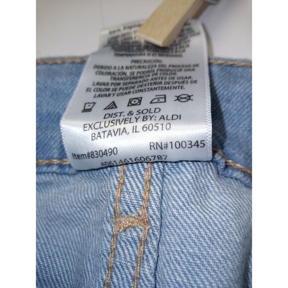 NWT Serra Light Wash Cuffed Jean Shorts Size 6 - Picture 4 of 7